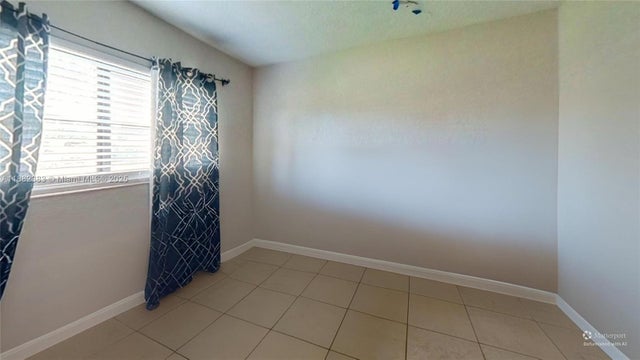 4 of 10 - 2411 Sw 5th Pl, Fort Lauderdale, FL