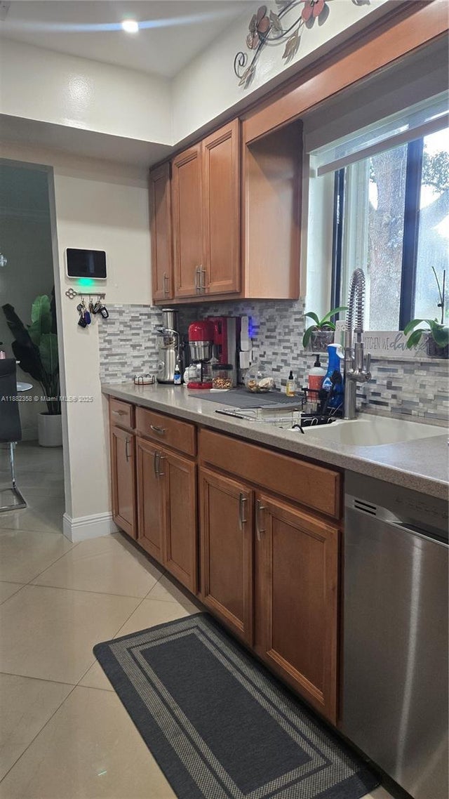 4 of 37 - 9600 Nw 15th Ct, Pembroke Pines, FL