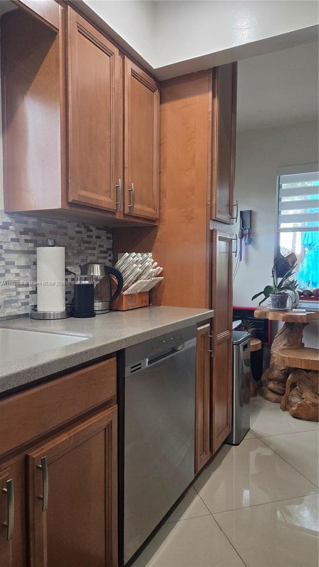 5 of 37 - 9600 Nw 15th Ct, Pembroke Pines, FL
