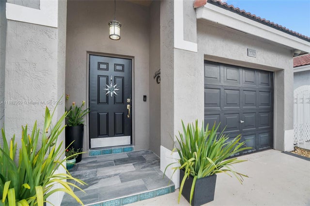 2 of 40 - 17707 Sw 142nd Ct, Miami, FL