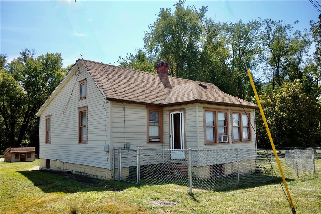 105 1st Street, Meadowlands