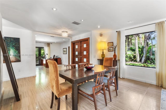 3 of 15 - 560 Sabal Palm Rd, Miami, FL