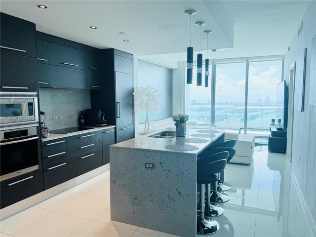 4 of 20 - 900 Biscayne Blvd 4504, Miami, FL