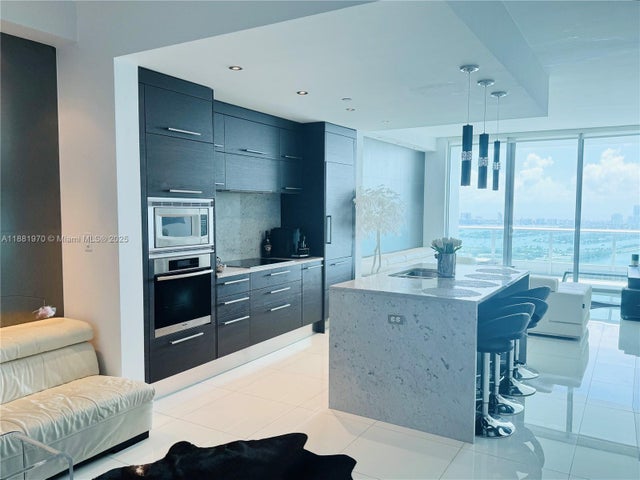 5 of 20 - 900 Biscayne Blvd 4504, Miami, FL