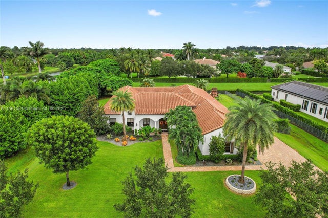 2 of 74 - 10501 N Camelot Cir, Davie, FL