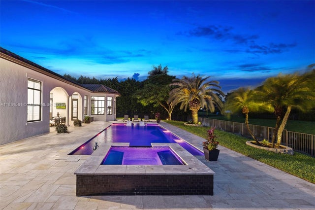 4 of 74 - 10501 N Camelot Cir, Davie, FL