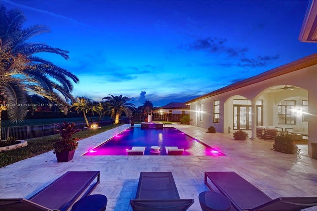 5 of 74 - 10501 N Camelot Cir, Davie, FL