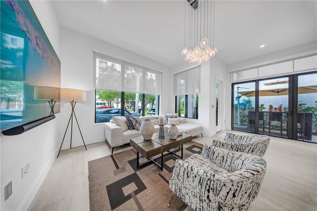 4 of 44 - 4757 Nw 85th Ave, Doral, FL