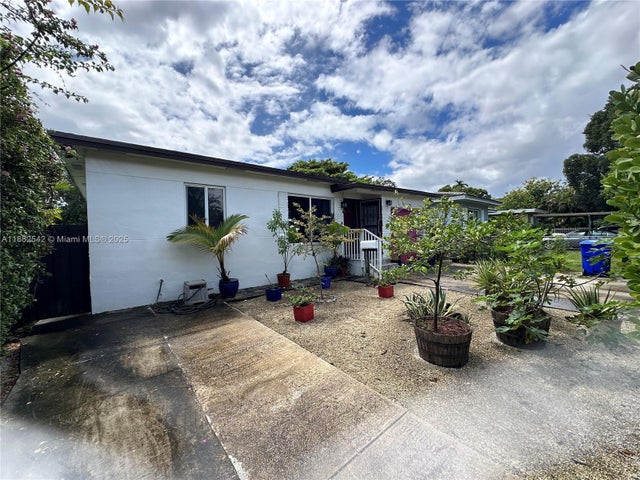3 of 28 - 2270 Sw 24th St, Miami, FL