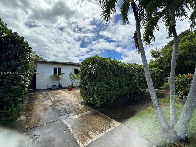 4 of 28 - 2270 Sw 24th St, Miami, FL