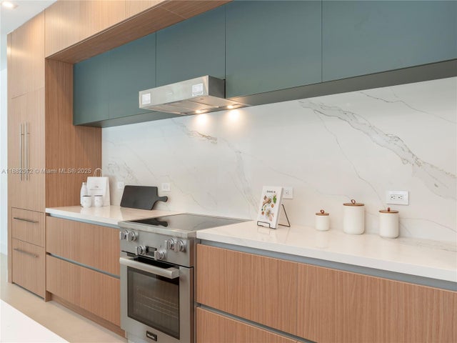 4 of 26 - 736 Ne 14th Ave, Fort Lauderdale, FL