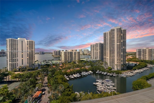 19400 Turnberry Way 1611, Aventura