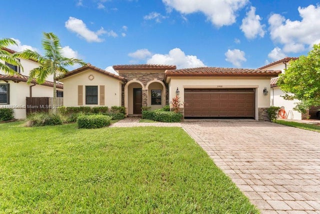 1 of 33 - 2460 Se 1st St, Homestead, FL