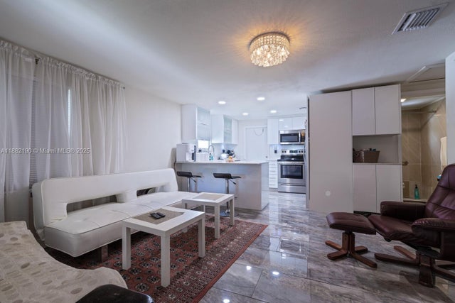 3 of 10 - 1711 Nw 7th Pl, Fort Lauderdale, FL