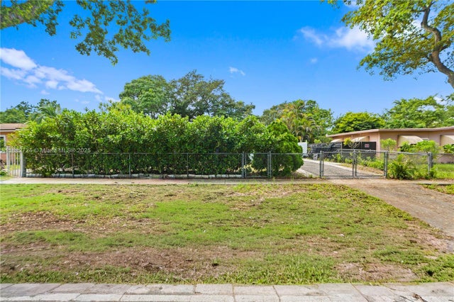 5 of 29 - 13800 Nw 2nd Ave, North Miami, FL