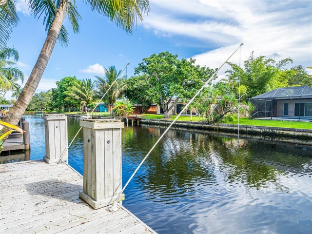 3 of 28 - 1930 Nw 32nd Ct, Oakland Park, FL