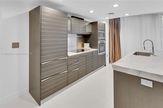 5 of 24 - 200 Biscayne Boulevard Way 4201, Miami, FL