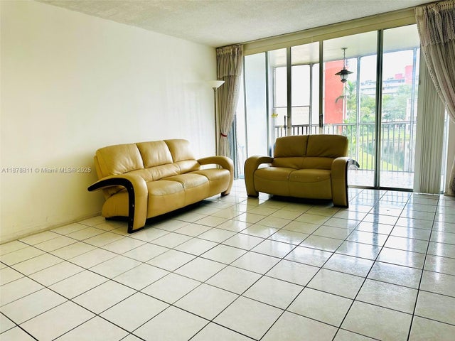 5 of 39 - 1690 Ne 191st St 305-1, Miami, FL