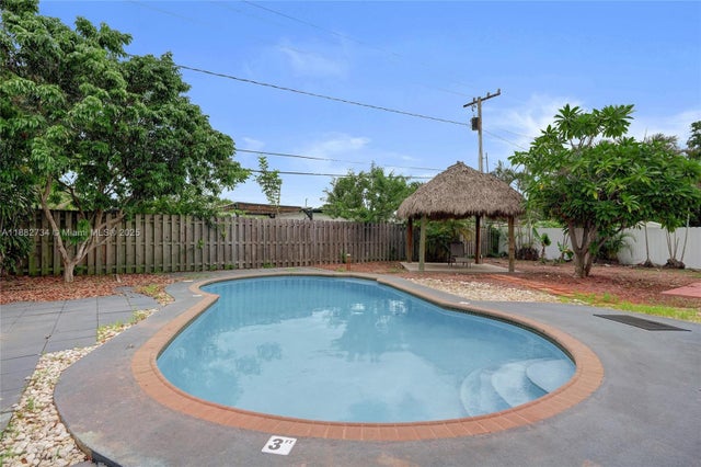 4 of 37 - 2281 Sw 15th St, Fort Lauderdale, FL