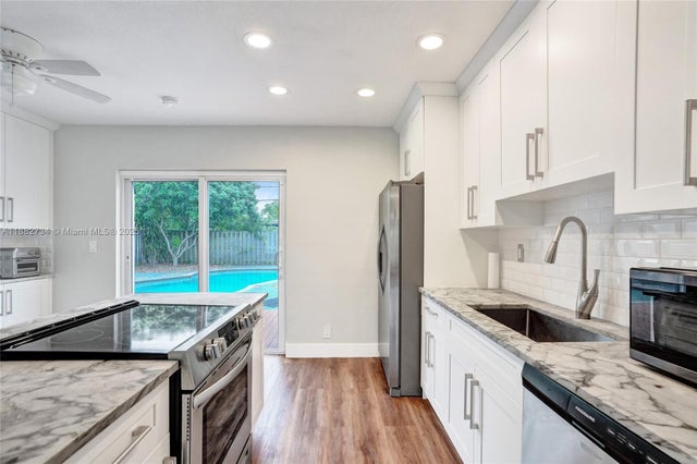 5 of 37 - 2281 Sw 15th St, Fort Lauderdale, FL