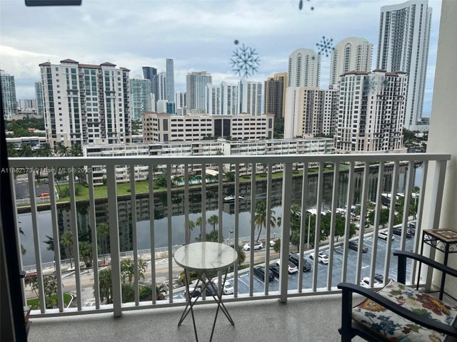 4 of 25 - 300 Bayview Dr 1109, Sunny Isles Beach, FL