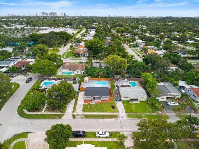 1 of 31 - 1410 Sw 34th Ter, Fort Lauderdale, FL