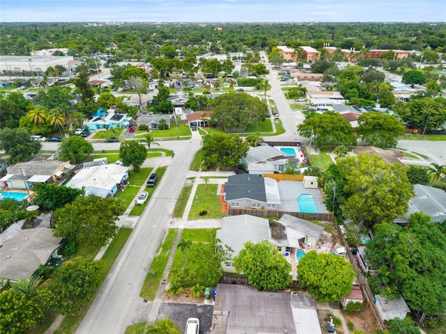 2 of 31 - 1410 Sw 34th Ter, Fort Lauderdale, FL
