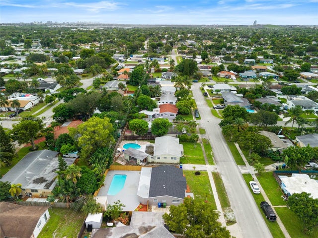 4 of 31 - 1410 Sw 34th Ter, Fort Lauderdale, FL