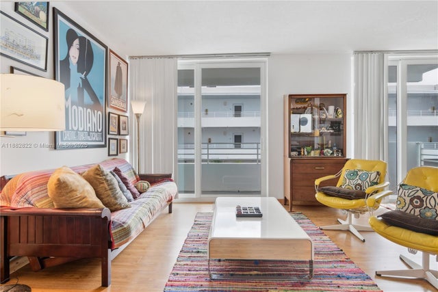 2 of 32 - 7800 Collins Ave 402, Miami Beach, FL