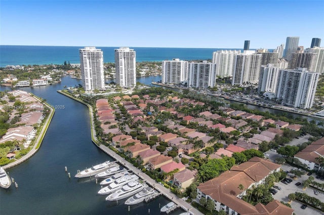 4 of 8 - 3710 Ne 208th Ter, Aventura, FL