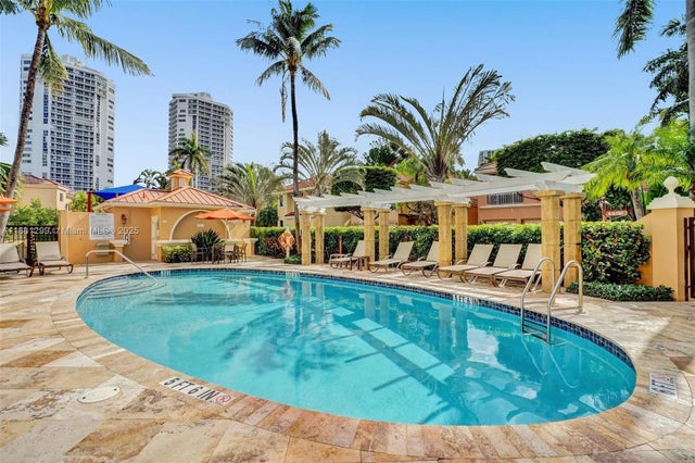 5 of 8 - 3710 Ne 208th Ter, Aventura, FL