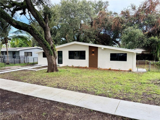 2 of 31 - 3101 Nw 164th Ter, Miami Gardens, FL