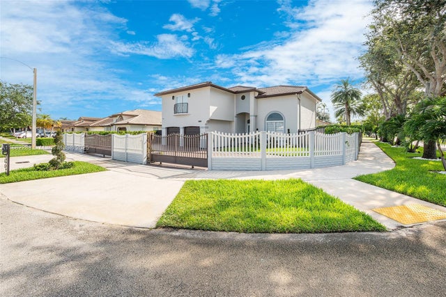 4 of 53 - 1385 Sw 143rd Ct, Miami, FL