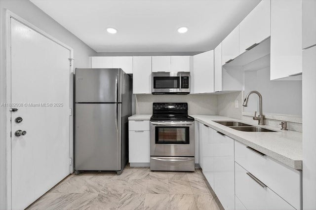 1 of 15 - 1000 Ne 12th Ave 304, Hallandale Beach, FL