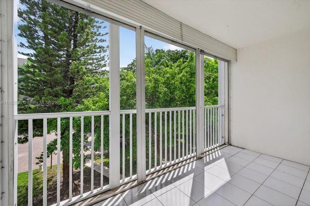 4 of 15 - 1000 Ne 12th Ave 304, Hallandale Beach, FL