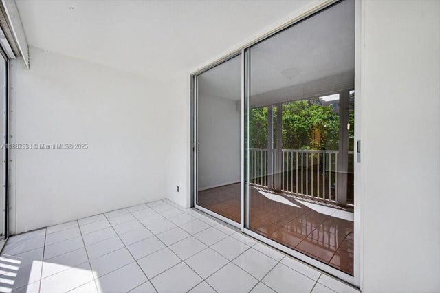 5 of 15 - 1000 Ne 12th Ave 304, Hallandale Beach, FL