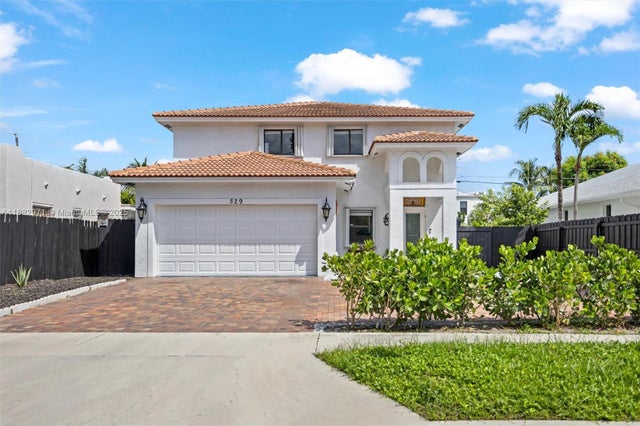 1 of 39 - 529 El Prado, West Palm Beach, FL