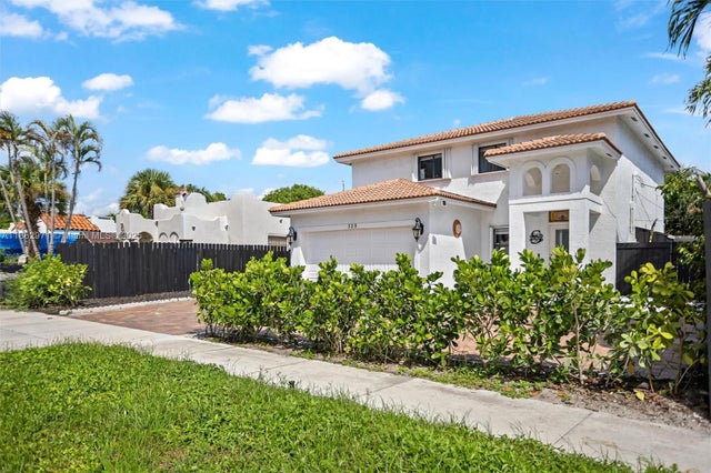 2 of 39 - 529 El Prado, West Palm Beach, FL