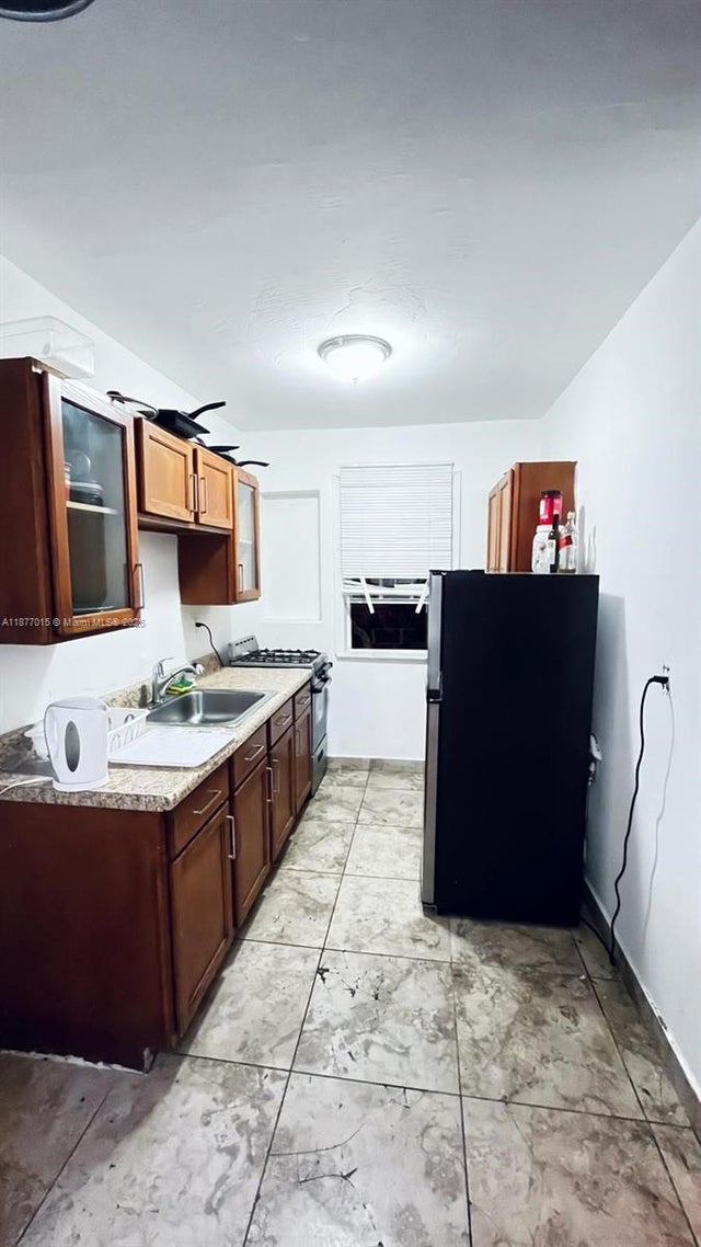 4 of 8 - 7800 Byron Ave 5, Miami Beach, FL