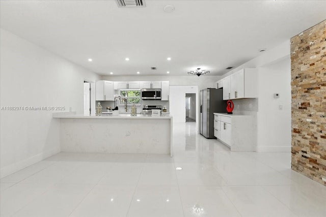 4 of 50 - 9207 Sw 49th Pl, Cooper City, FL