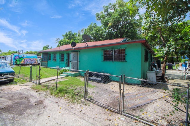 4 of 9 - 105 Nw 58th St, Miami, FL