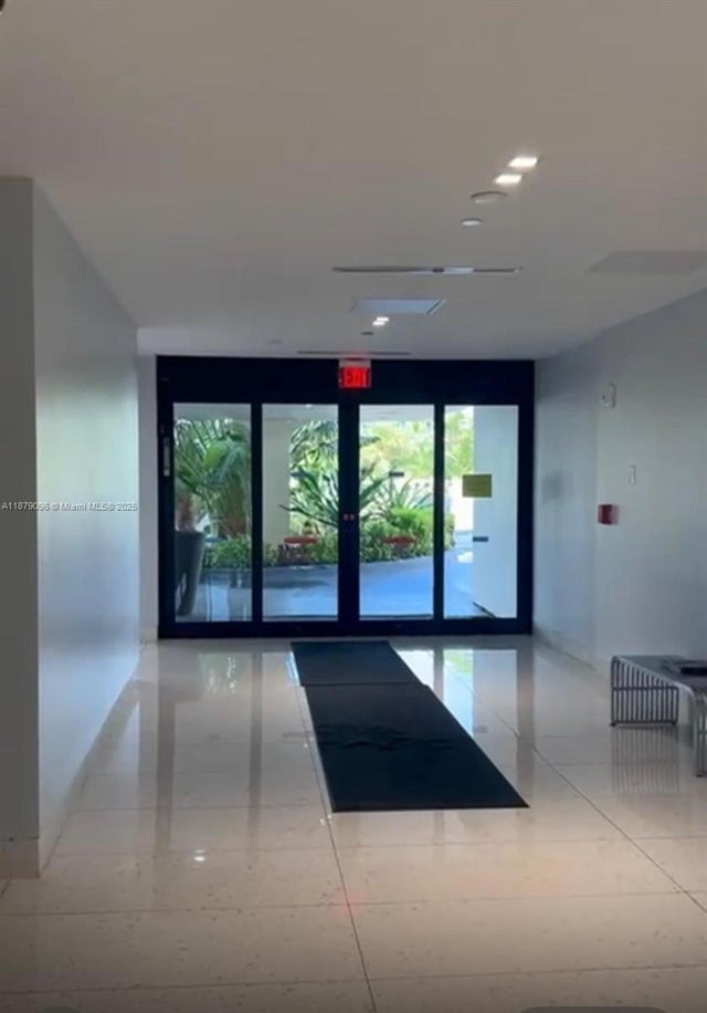 3 of 39 - 20335 W Country Club Dr 2401, Aventura, FL