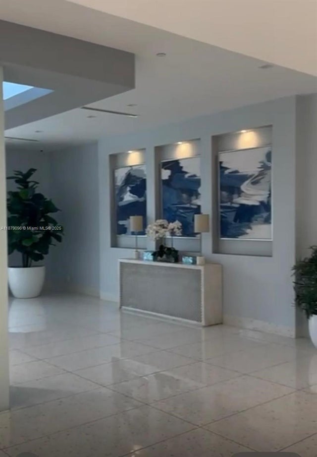 4 of 39 - 20335 W Country Club Dr 2401, Aventura, FL