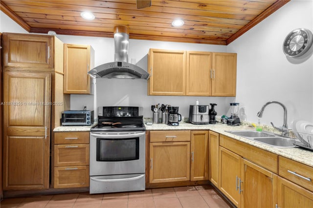 3 of 30 - 690 Nw 18th St, Homestead, FL