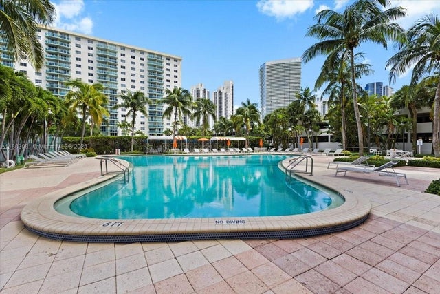 4 of 33 - 19380 Collins Ave 1602, Sunny Isles Beach, FL