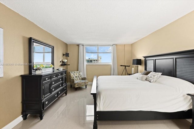 5 of 33 - 19380 Collins Ave 1602, Sunny Isles Beach, FL