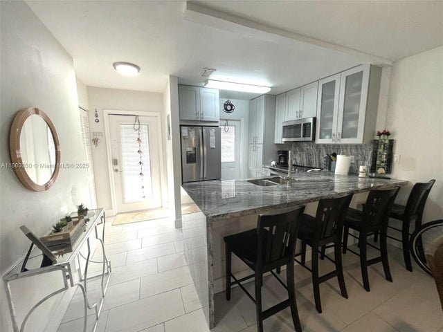 2 of 25 - 5103 Nw 35th St 402, Lauderdale Lakes, FL