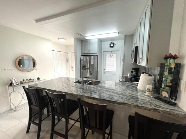 4 of 25 - 5103 Nw 35th St 402, Lauderdale Lakes, FL