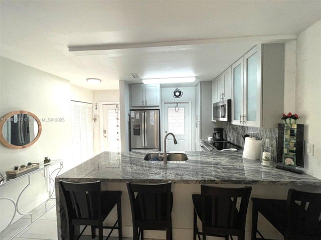 5 of 25 - 5103 Nw 35th St 402, Lauderdale Lakes, FL