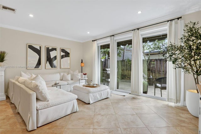 4 of 34 - 633 Ne 9th Ave 2, Fort Lauderdale, FL